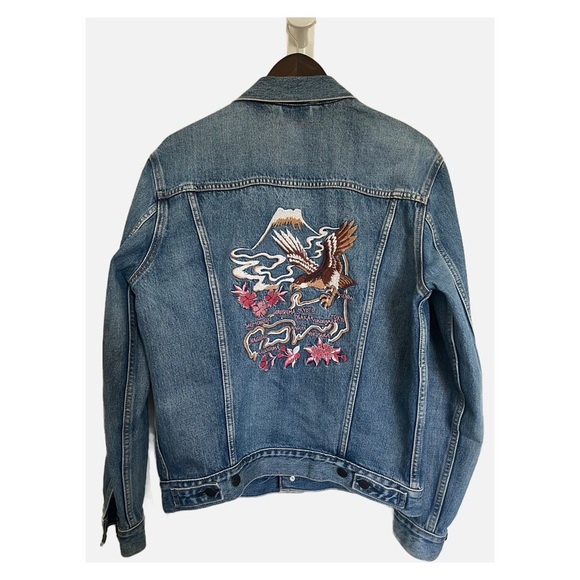 Levi’s Special Edition Japan Themed Embroidered Denim Jacket Medium - Picture 4 of 9